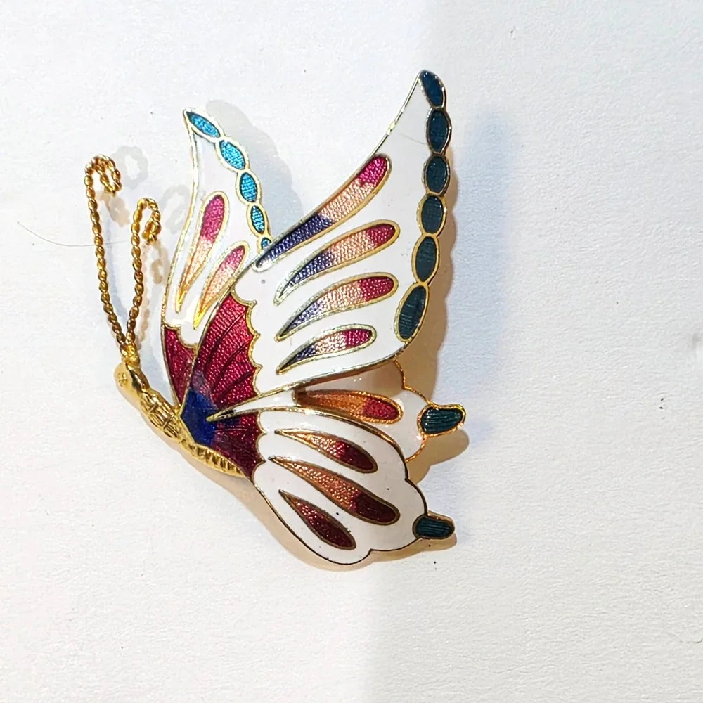 Vintage Gold Tone Colorful Enamel 3D Side Flying Butterfly Brooch Pin